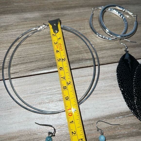 Earrings women’s lot of 5 pairs all silver tone large hoops and dangles all nwot - Picture 10 of 11